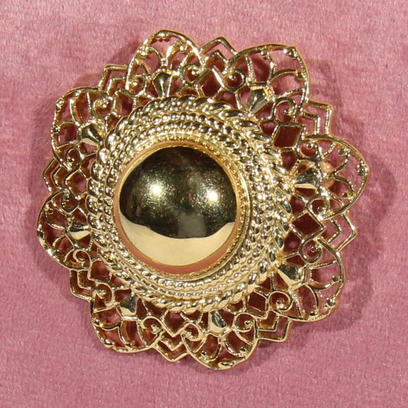 Vintage Trifari Gold-Plated Brooch - Picture 1 of 5